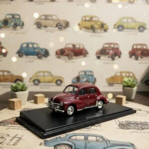 Solido 1:18 scale 1956 Renault 4CV die-cast model in red