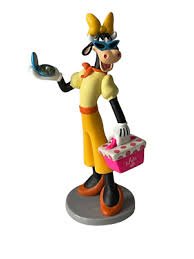 Disney Mickey Mouse Clarabelle Cow Makeup Artist Figure – Pink Vanity Case